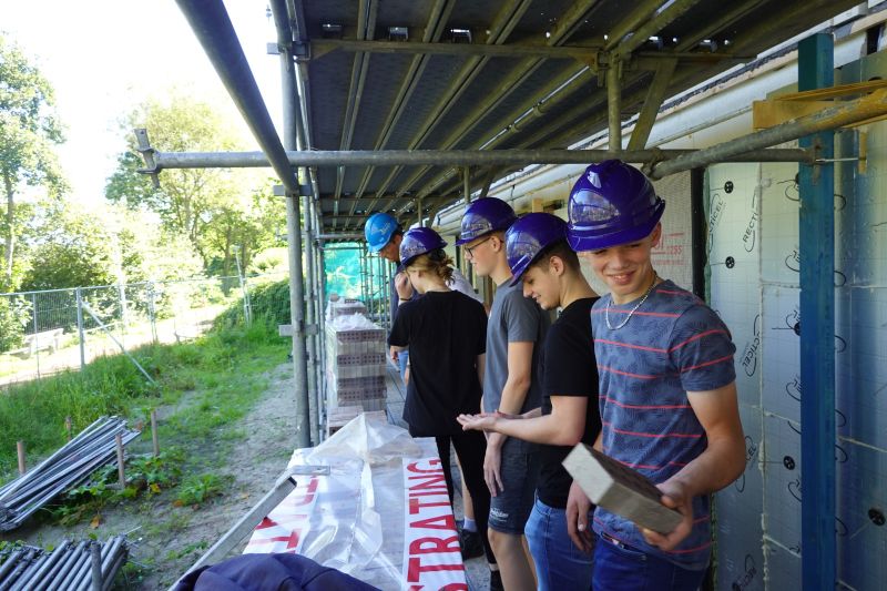 Scholieren op de bouw